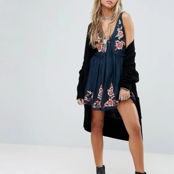 Free People Embroidered Aida Mini Slip Dress V Neck Sleeveless A Line S Navy NWT - Picture 8 of 15